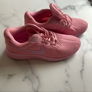 Nike pink shoes size 8 women’s